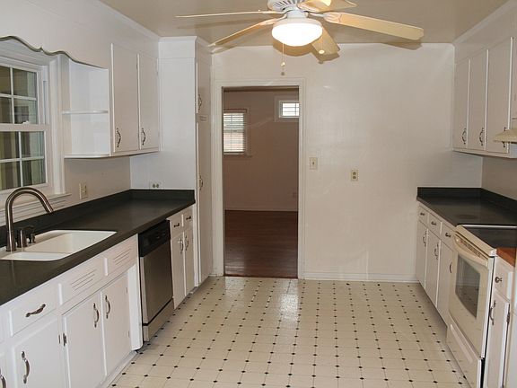 3rd image of 213 Scarlett Dr