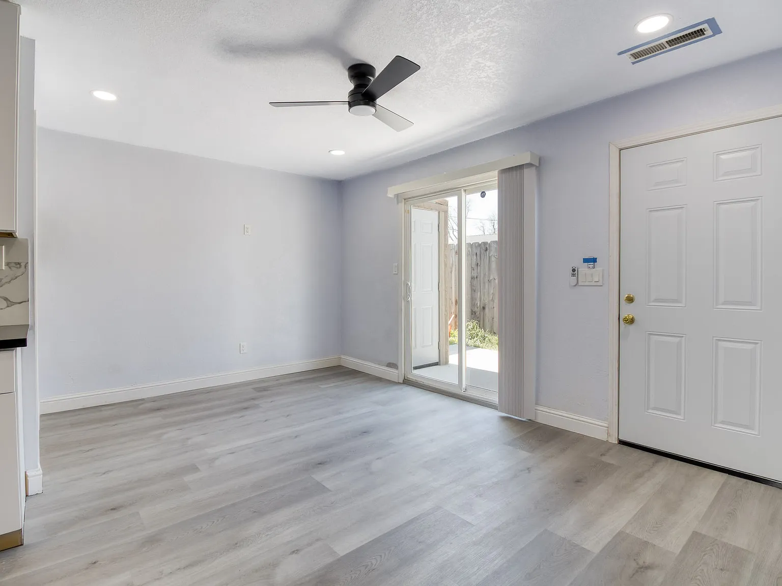 2 bed, 750 sqft, $1,900 — Photo 1