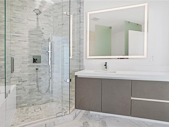 5th image of 851 NE 1st Ave Unit 2607