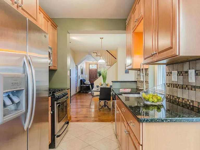 2127 E Fairmount Ave — Photo 13