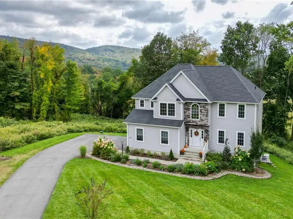 114 Stowe Drive, Poughquag, NY 12570