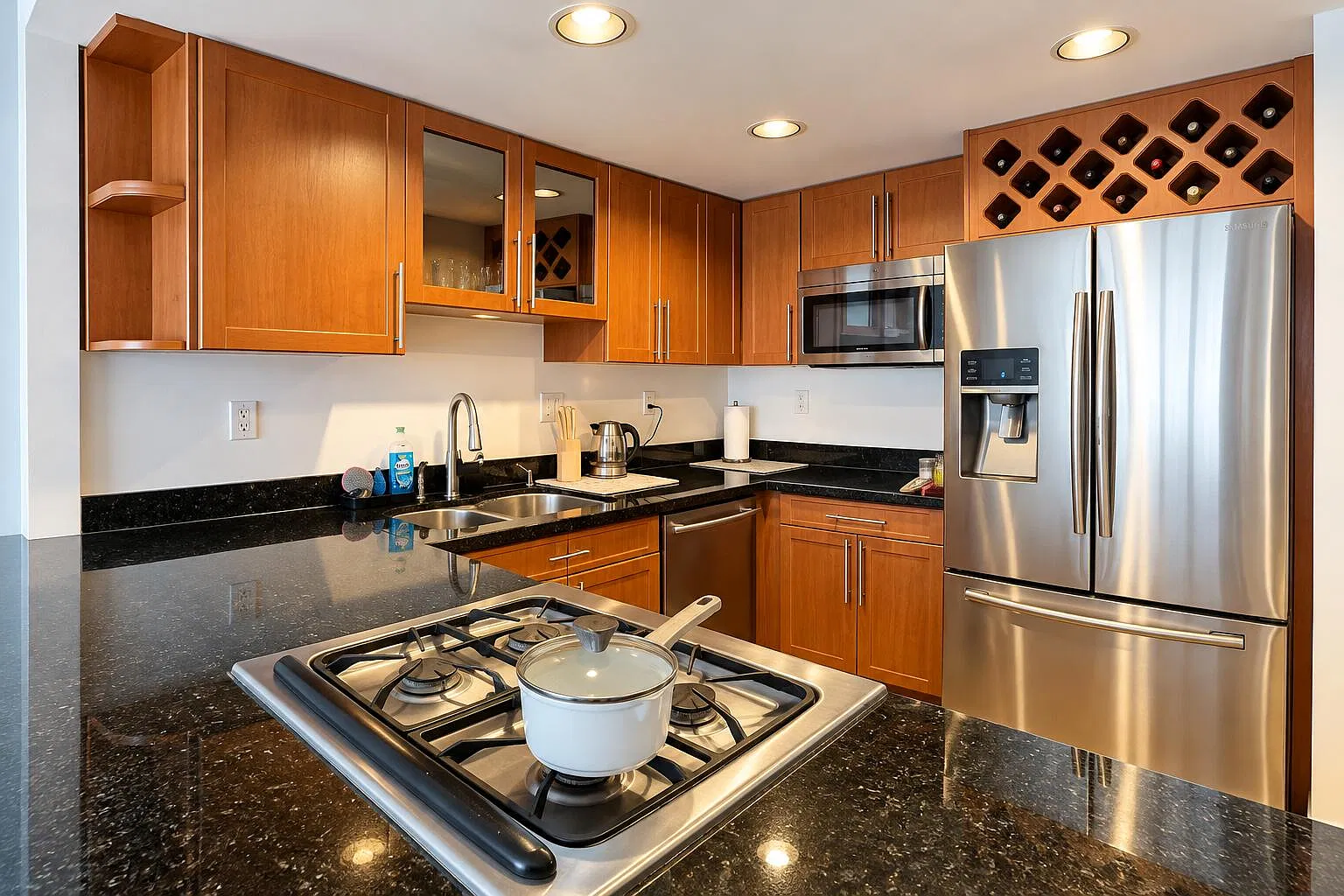 1 bed, 1.0 bath, 736 sqft, $2,500 — Photo 2