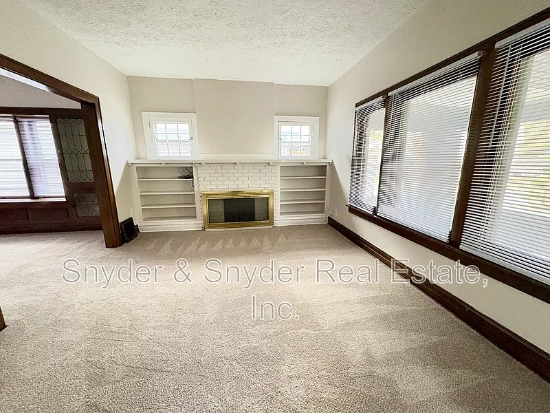 2 bed, 1.0 bath, $850 — Photo 2