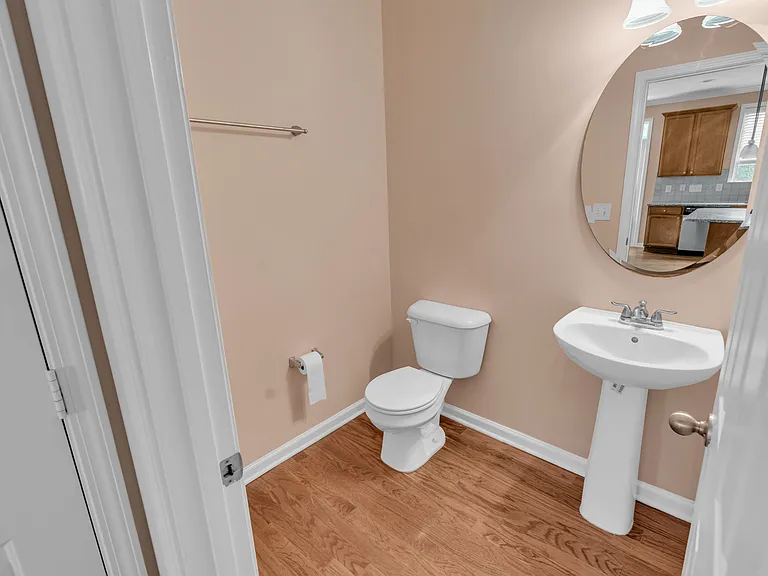 240 Seymour Pl — Photo 23