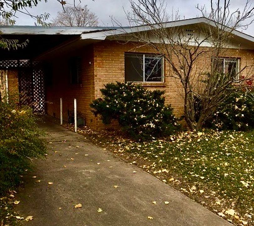 1st image of 1903 Oakwood Dr