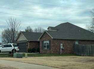 805 SW Wallstone Rd, Bentonville, AR 72712