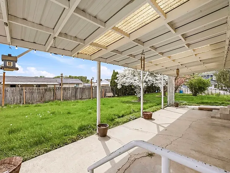 1816 Beacon Rd — Photo 10
