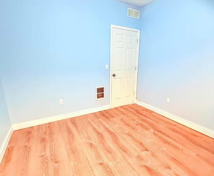 1464 Baldwin St — Photo 18