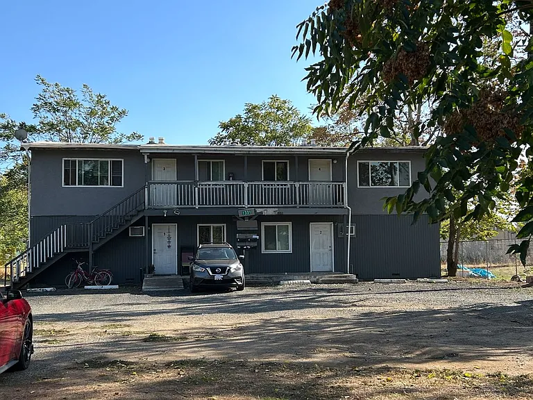 1331 Pomona Ave — Photo 6