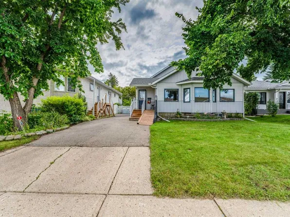4729 NE 49a Ave, Lacombe, AB T4L 1N4