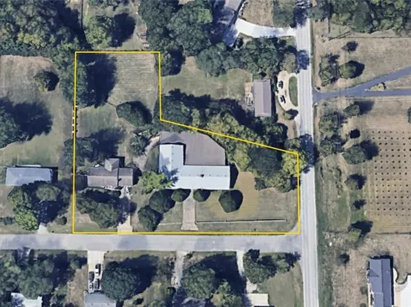 8306-8310 McCormack Dr, Lenexa, KS 66227