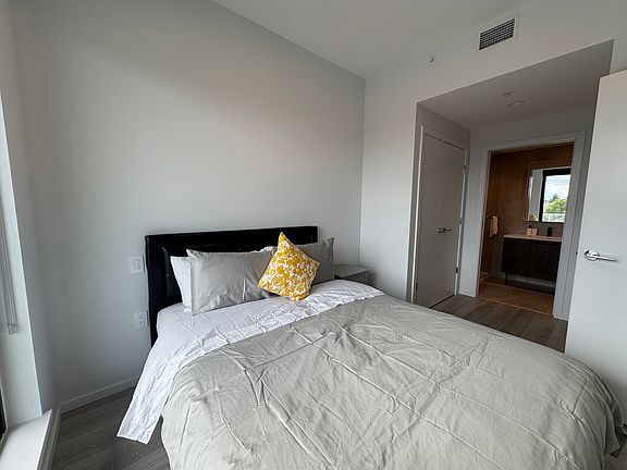 3rd image of 2729 Kingsway #412