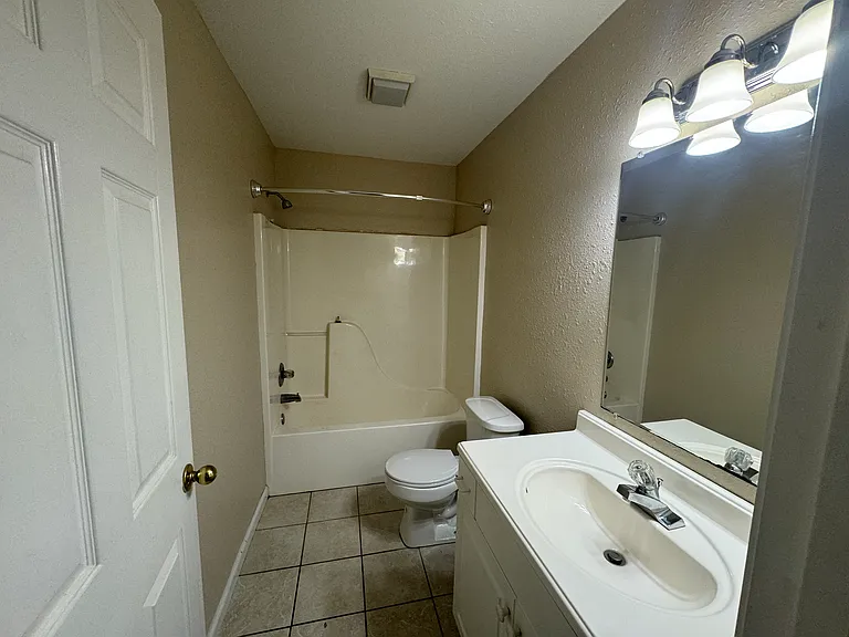 1723 & 1725 Brooklyn Dr #C — Photo 7