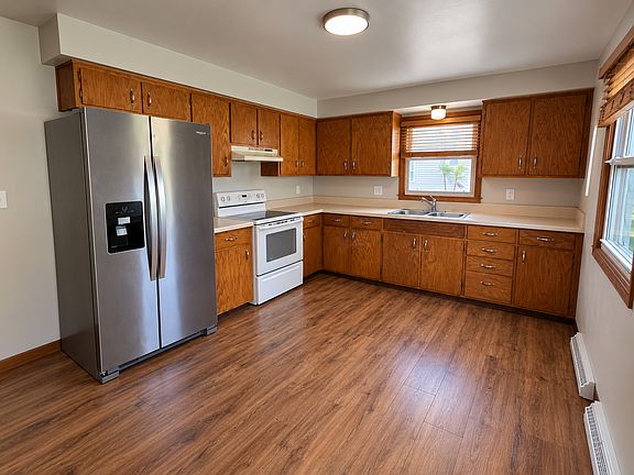 3rd image of 606 Sunset Ave #606