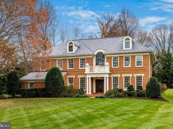 9915 Deerfield Pond Dr, Great Falls, VA 22066