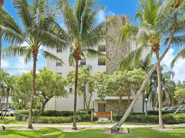 210 Seaview Dr #202, Key Biscayne, FL 33149