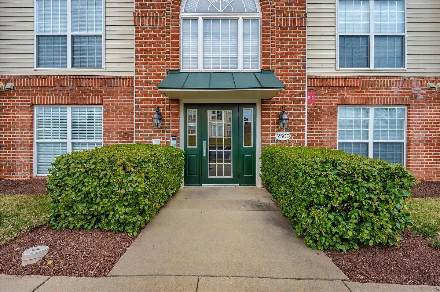 2 bed, 1370 sqft, $1,950 — Photo 1
