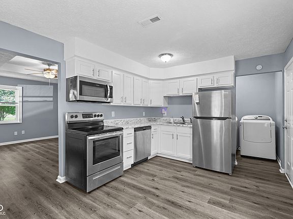 4th image of 2646 Walker Ave