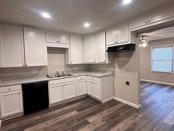 2nd image of 4205 SE 42nd St