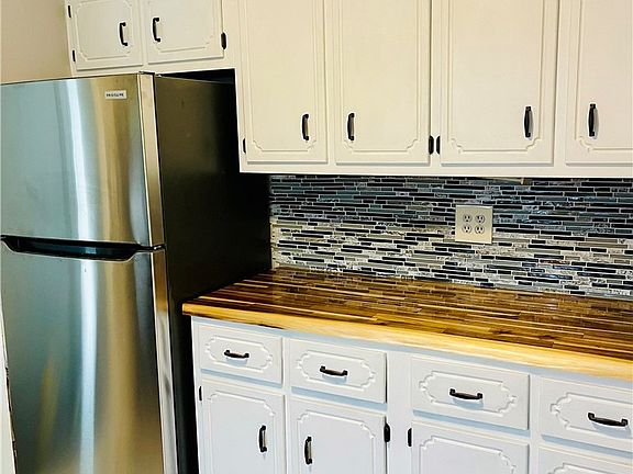 5th image of 223 Clover Ridge Dr