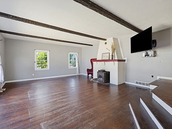 2nd image of 299 Broadway