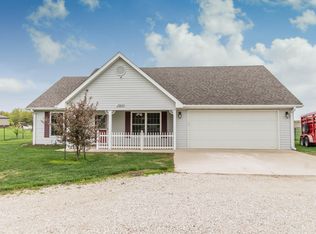 13930 E Marshall Ln, Centralia, MO 65240