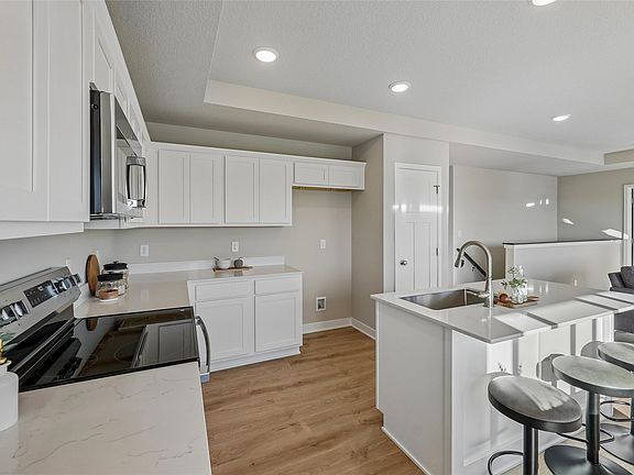 2nd image of 212 S Walnut Dr