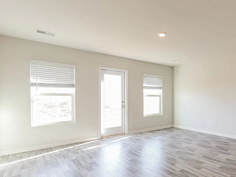 130 Combine Ln — Photo 5