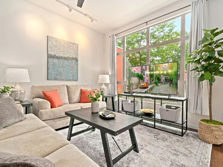 803 Blondel St #101 — Photo 8