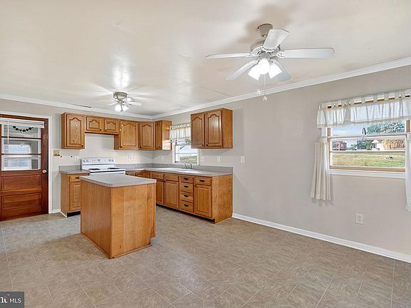 3rd image of 605 N Marshall St