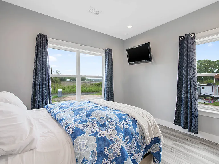 486 Beatrice Point Rd — Photo 32