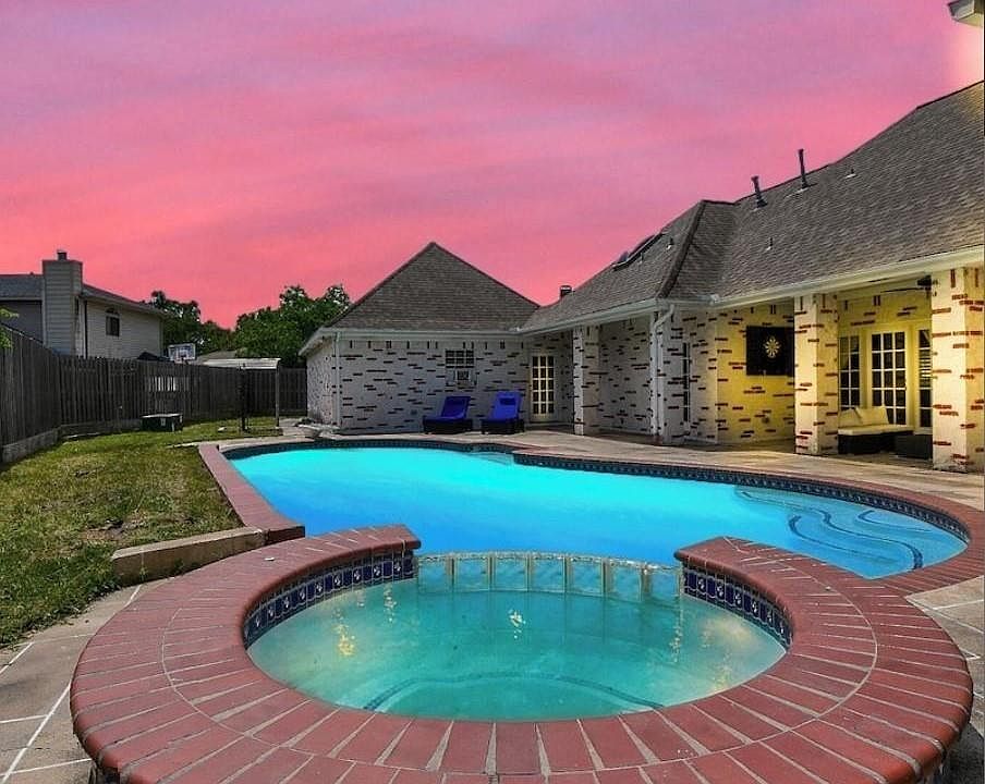 1st image of 263 Wood Loop St