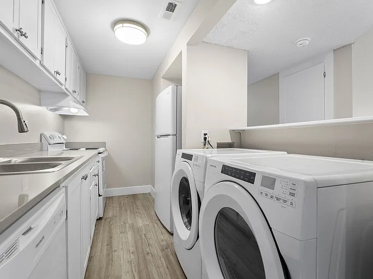 Sherwood Forest Apartments — Photo 13