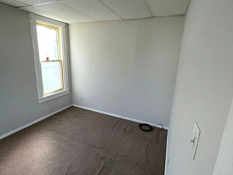 109 E Jackson St — Photo 5