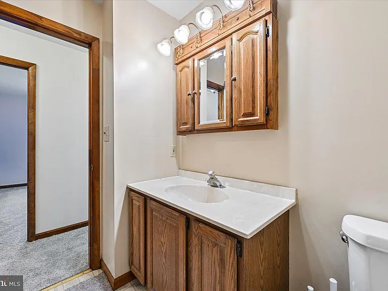 13245 Croom Rd — Photo 31