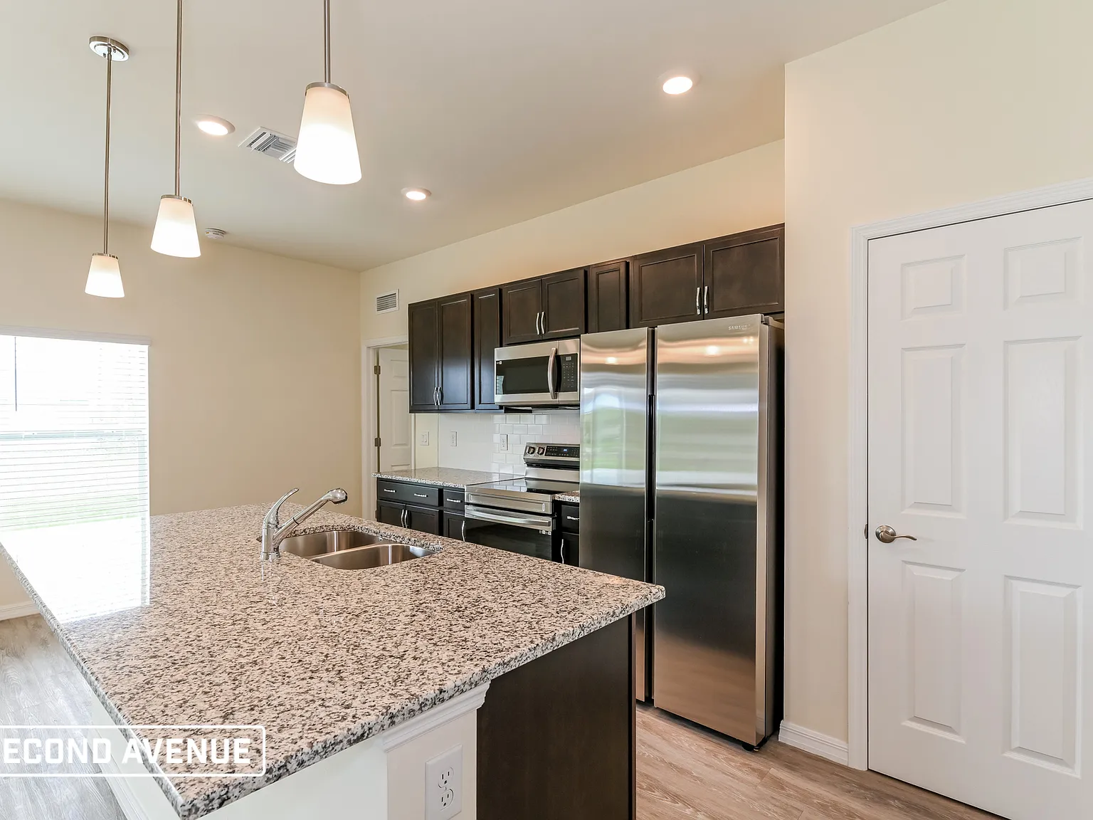 4 bed, 2.0 bath, 1760 sqft, $1,795 — Photo 3