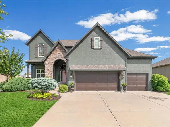 6484 N Whitetail Way, Parkville, MO 64152