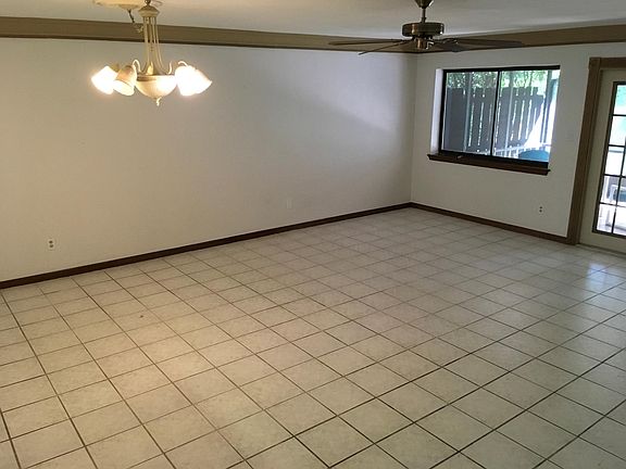 4th image of 487 Lakebridge Dr