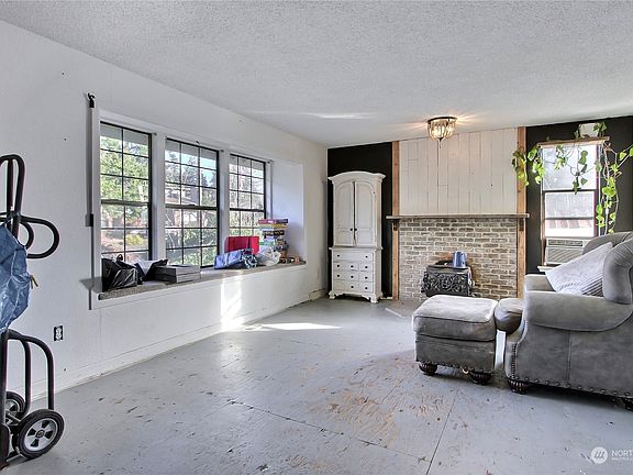 2nd image of 9108 158th Street E
