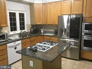 5946 Edgehill Ct — Photo 2