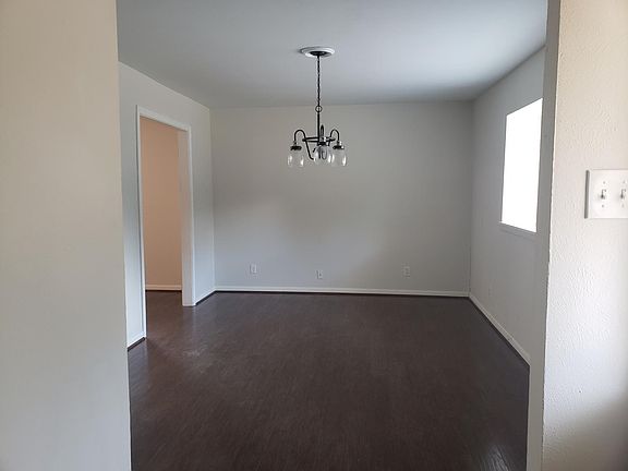 3rd image of 505 Bedford Dr