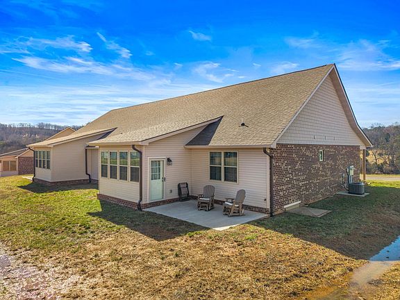 2nd image of 3040 Villas Creekside Dr