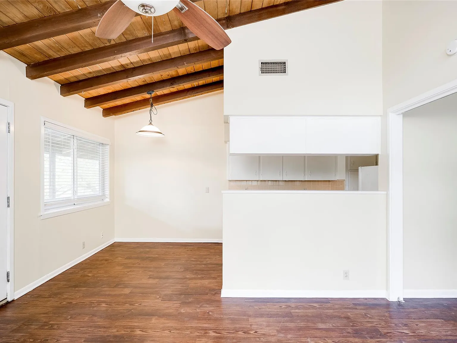 1 bed, 1.0 bath, 580 sqft, $1,395 — Photo 2