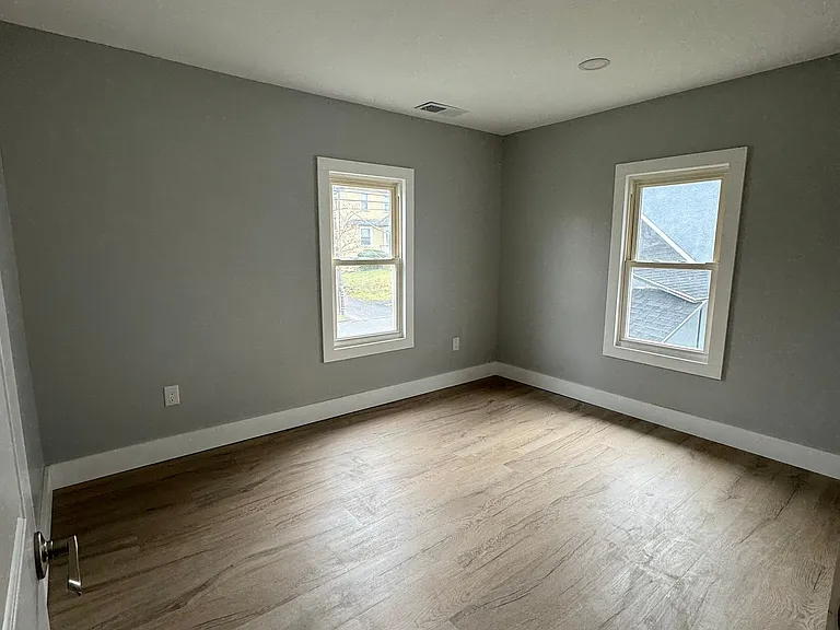 2515 Olyphant Ave — Photo 11