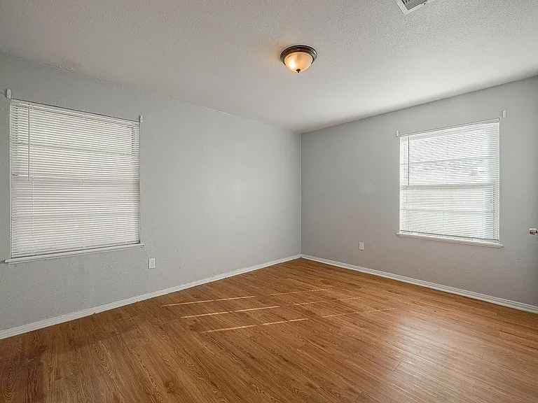 5619 Willow Glen Dr — Photo 8