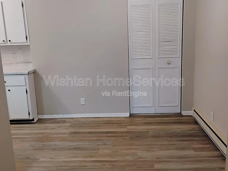 218 Charleston Blvd #5 — Photo 2
