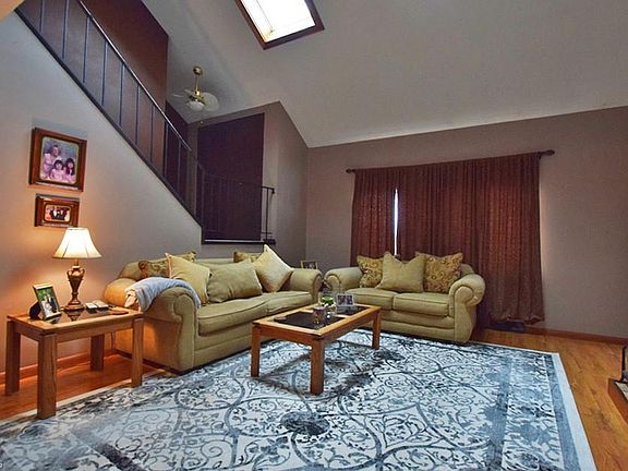 3rd image of 35156 Admiral Dr