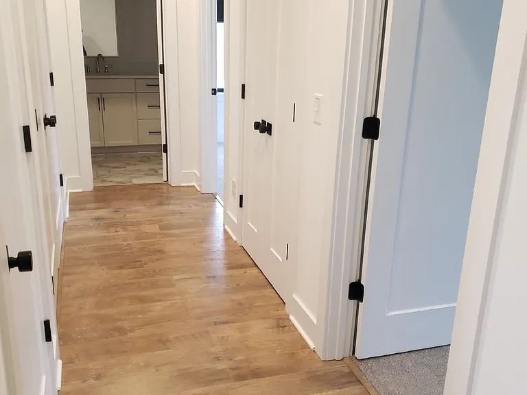 909 E State St — Photo 13