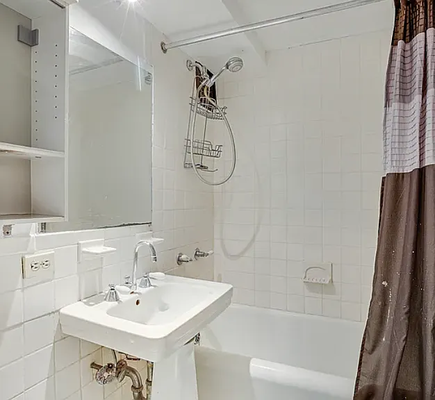 320 E 42nd St #1207 — Photo 4
