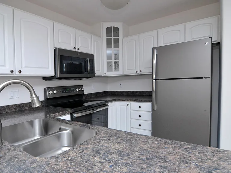 Yorktown Estates Apartments — Photo 22